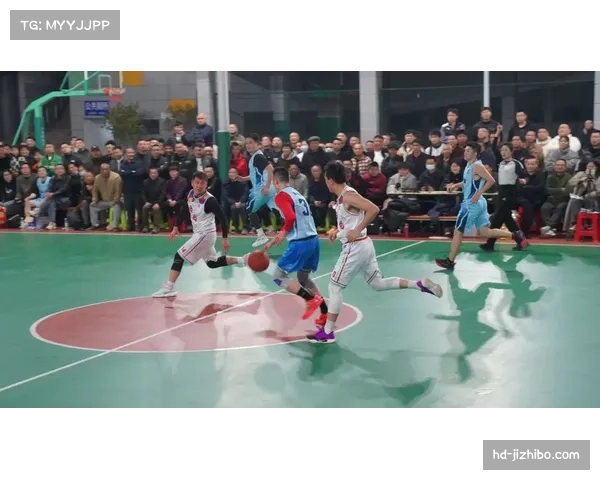 乡镇篮球联赛现精彩攻防，团队配合成制胜关键