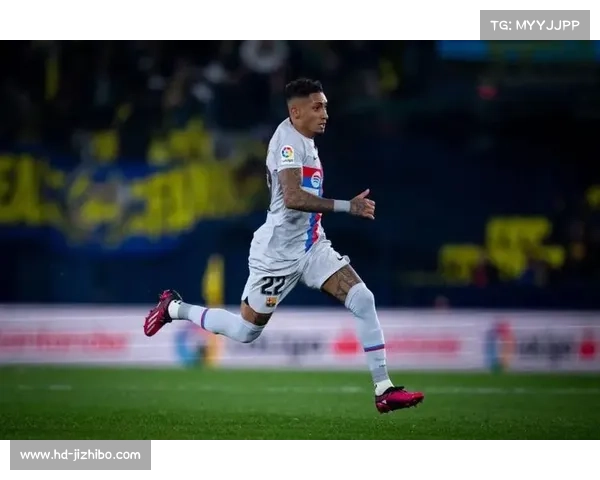 半场:巴萨1-0比利亚雷亚尔,拉菲尼亚点射 半场:巴萨1-0比利亚雷亚尔,拉菲尼亚点射