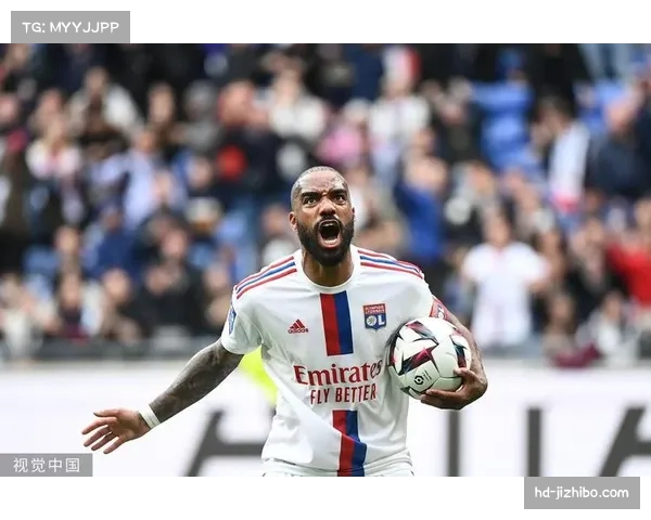 VAR回看后取消里昂进球，原因认定为进攻方手球在先